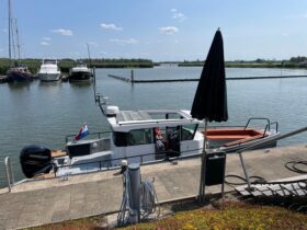 Axopar 28 Cabin R-Version met boegschroef (4002025)
