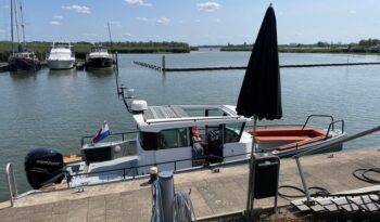 Axopar 28 Cabin R-Version met boegschroef (4002025)